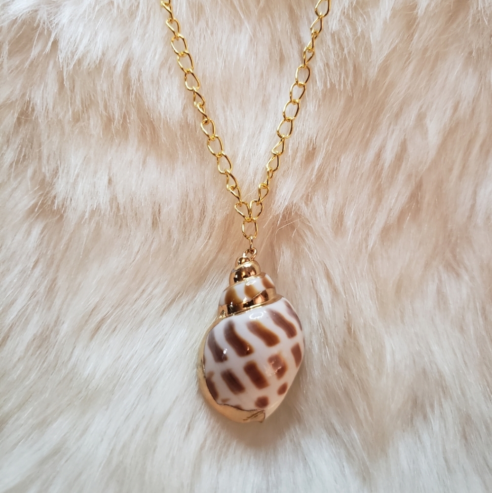 Gold Leaf Shell Necklace